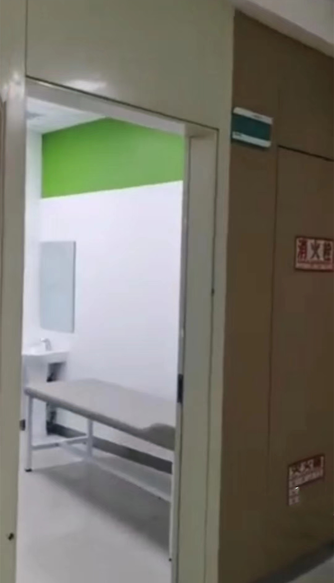 高登水性抗菌釉面漆工程案例-銅川礦務(wù)局醫(yī)院新門(mén)診大樓